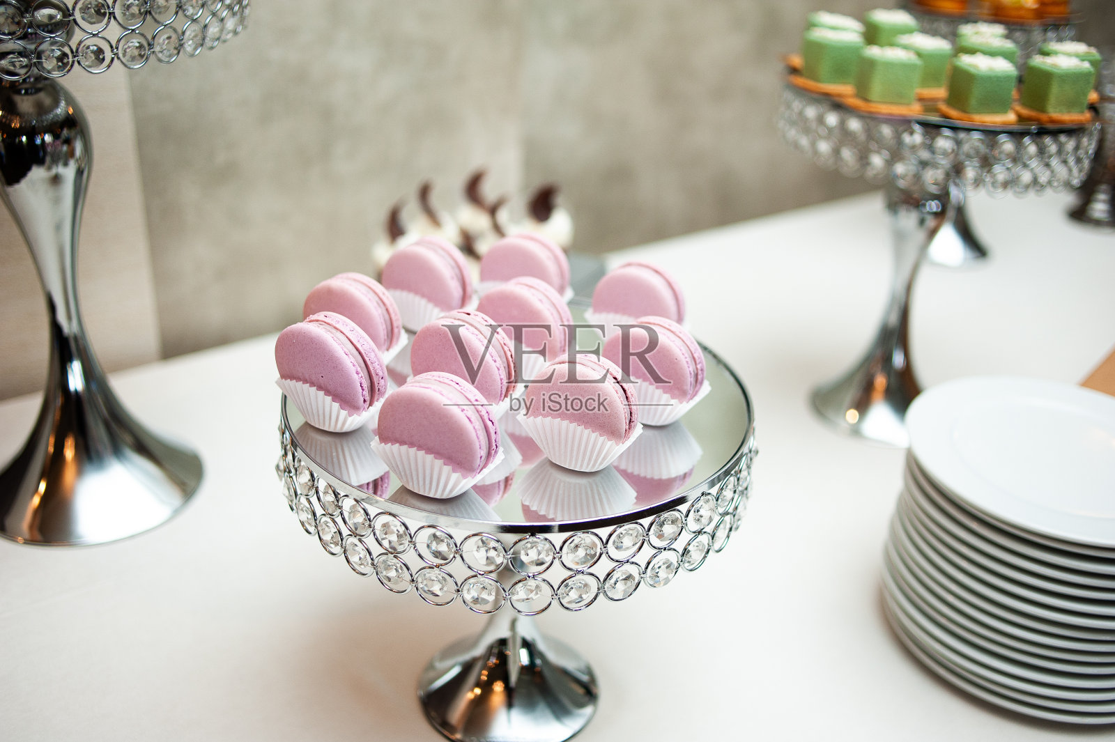 美味的婚礼餐桌和蛋糕照片摄影图片