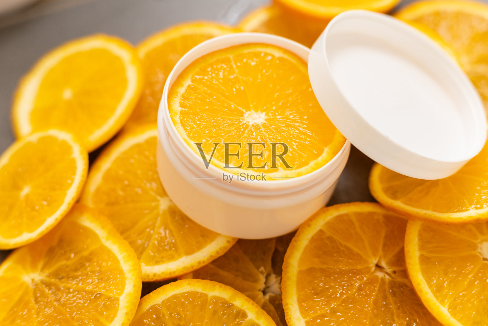 面霜包装中维生素C的概念照片摄影图片