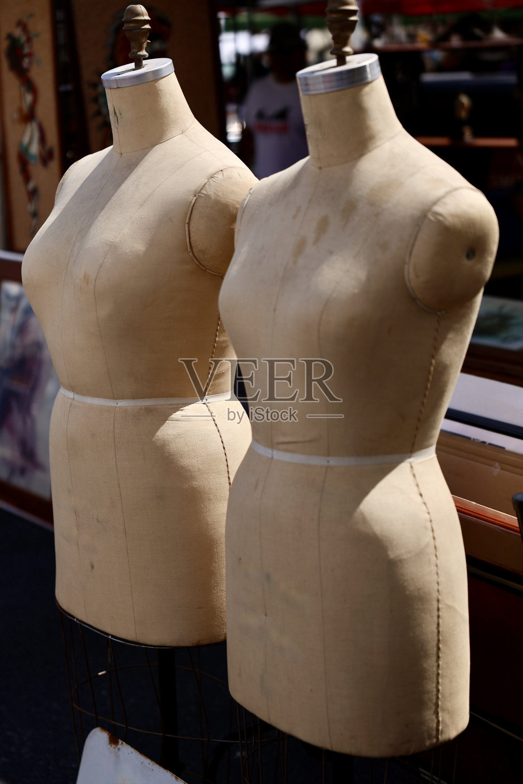 一对服装模特人体模型照片摄影图片