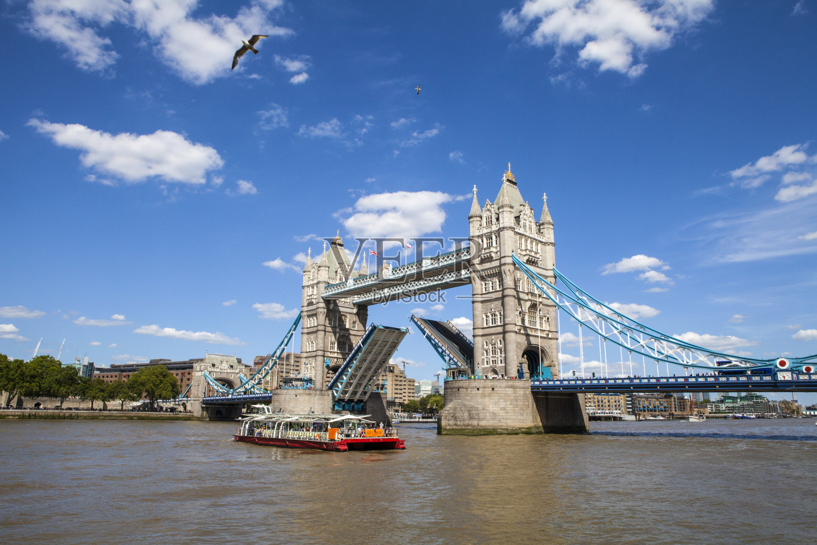 伦敦塔桥开放照片摄影图片