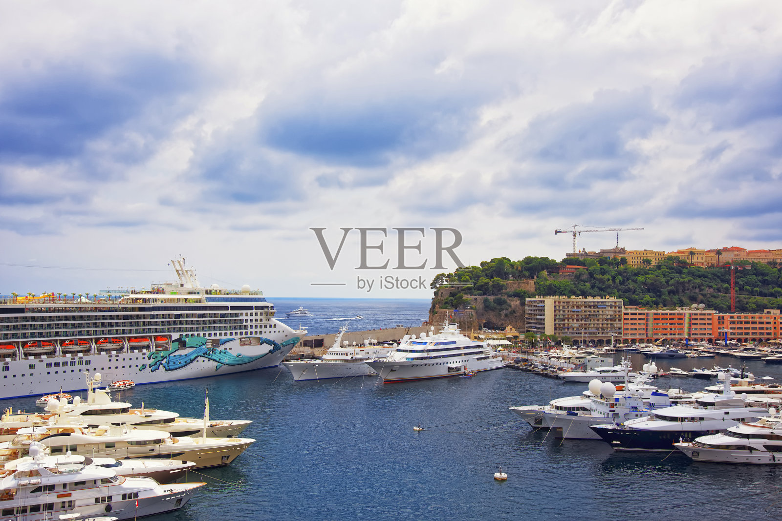 赫尔克里港的游轮，豪华游轮和宫殿照片摄影图片