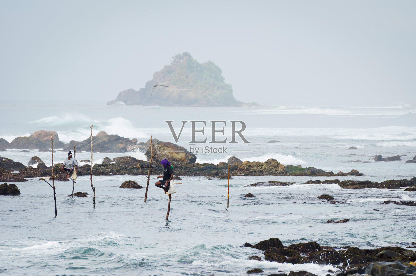 传统的斯里兰卡沿海捕鱼照片摄影图片