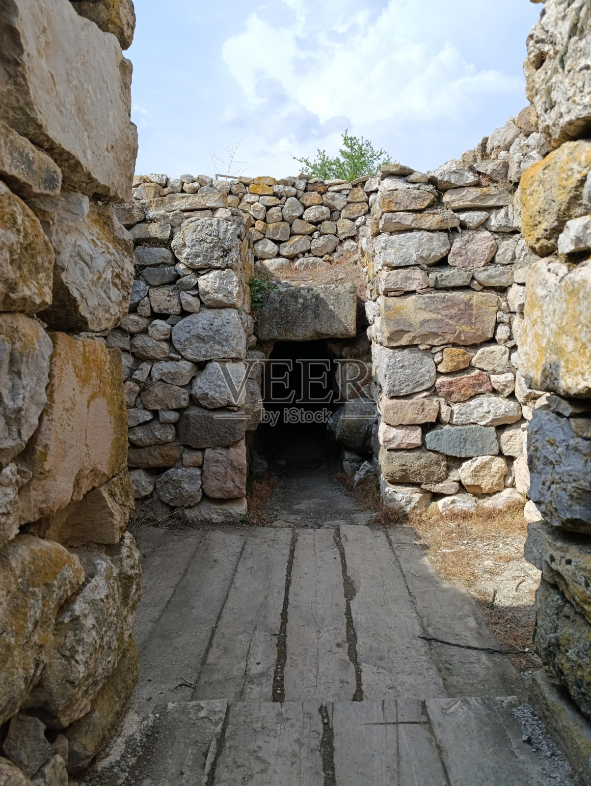 赫梯文明：阿拉贾霍于克古城墙上的雕像，土耳其乔鲁姆照片摄影图片