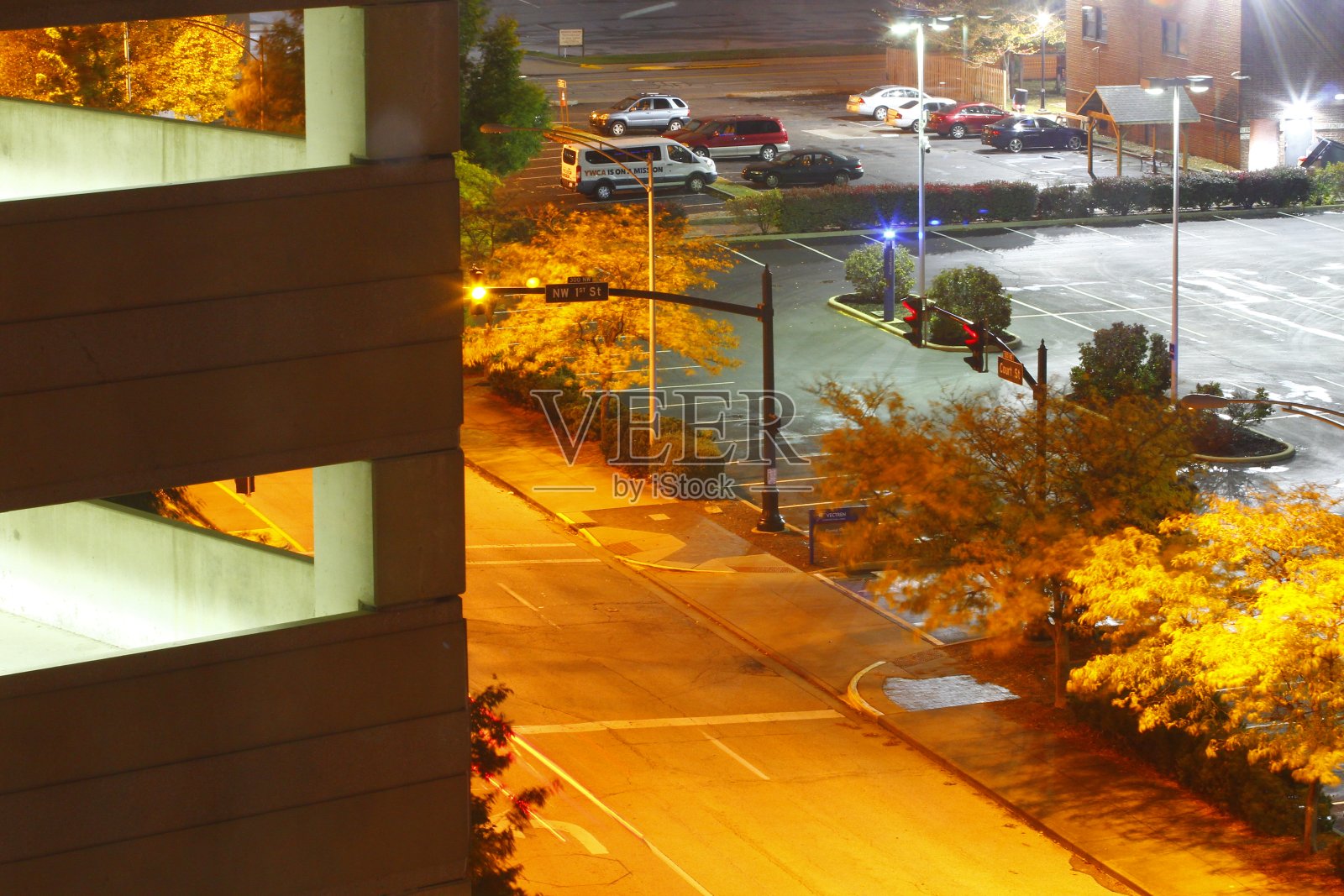 夜晚的印第安纳州埃文斯维尔照片摄影图片