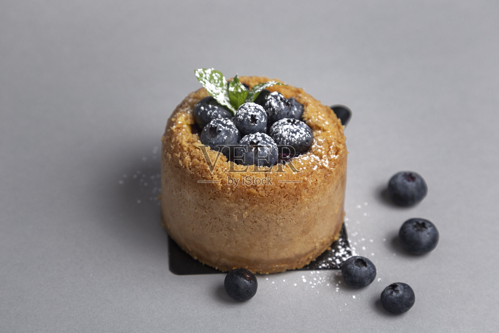 蓝莓芝士蛋糕照片摄影图片