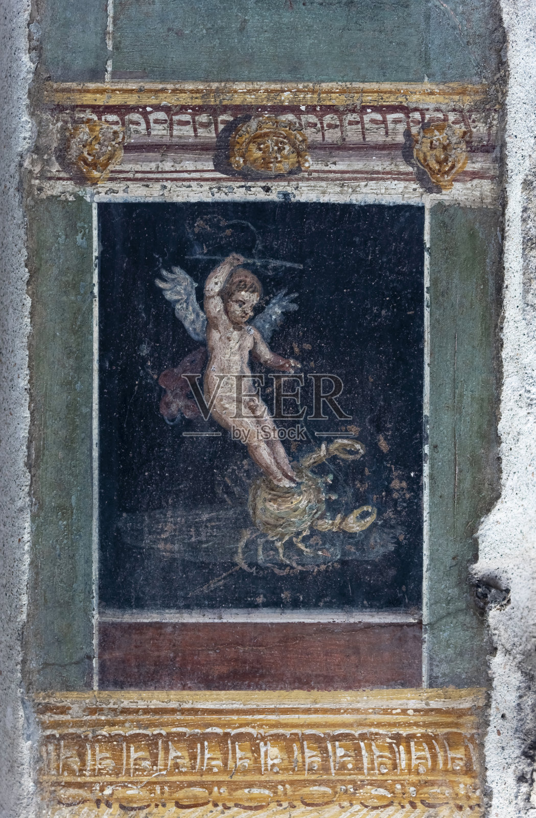 庞贝壁画有翅膀的丘比特骑着一只螃蟹照片摄影图片