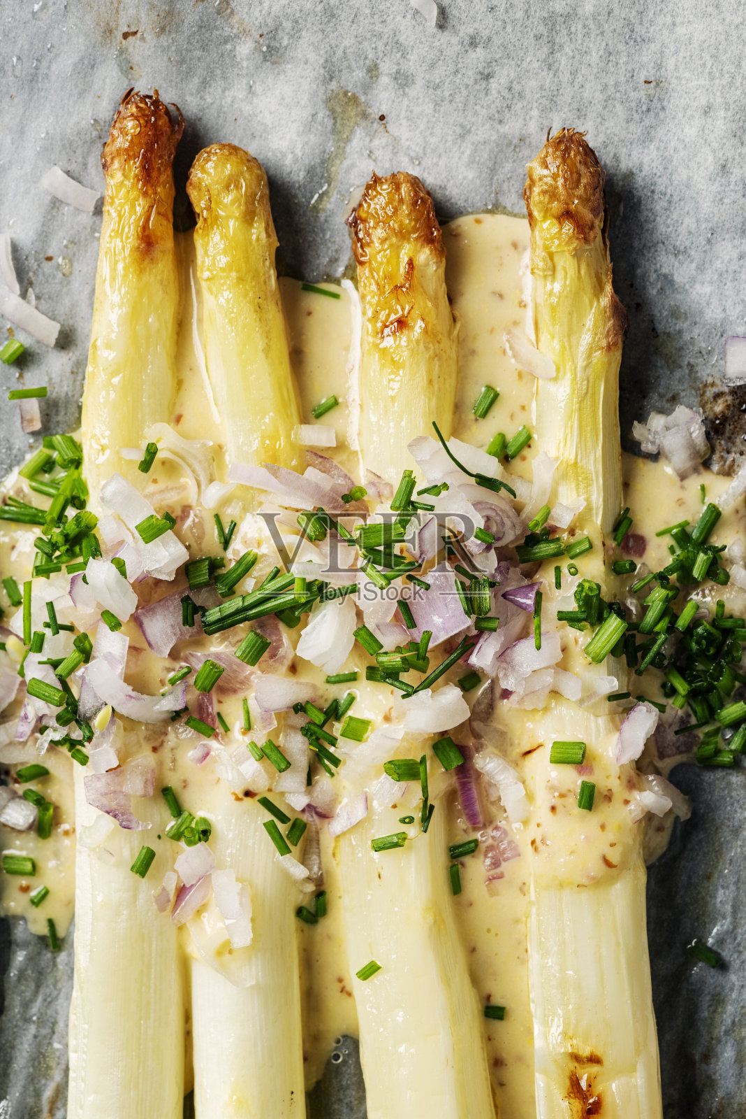 烤白芦笋配油醋沙司照片摄影图片