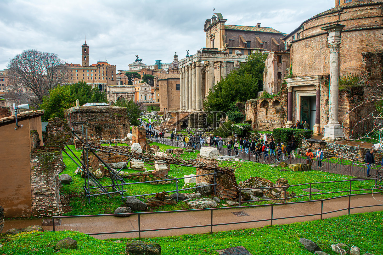 罗马广场，罗马广场，罗马古城遗址，靠近帕拉蒂诺山照片摄影图片