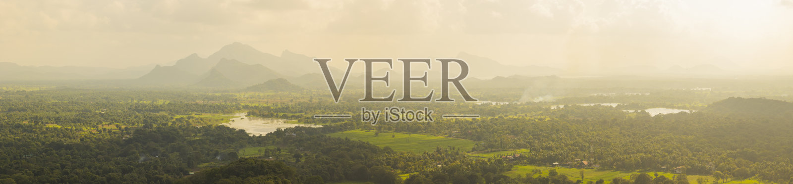 从锡吉里亚山顶俯瞰丹布拉地区照片摄影图片