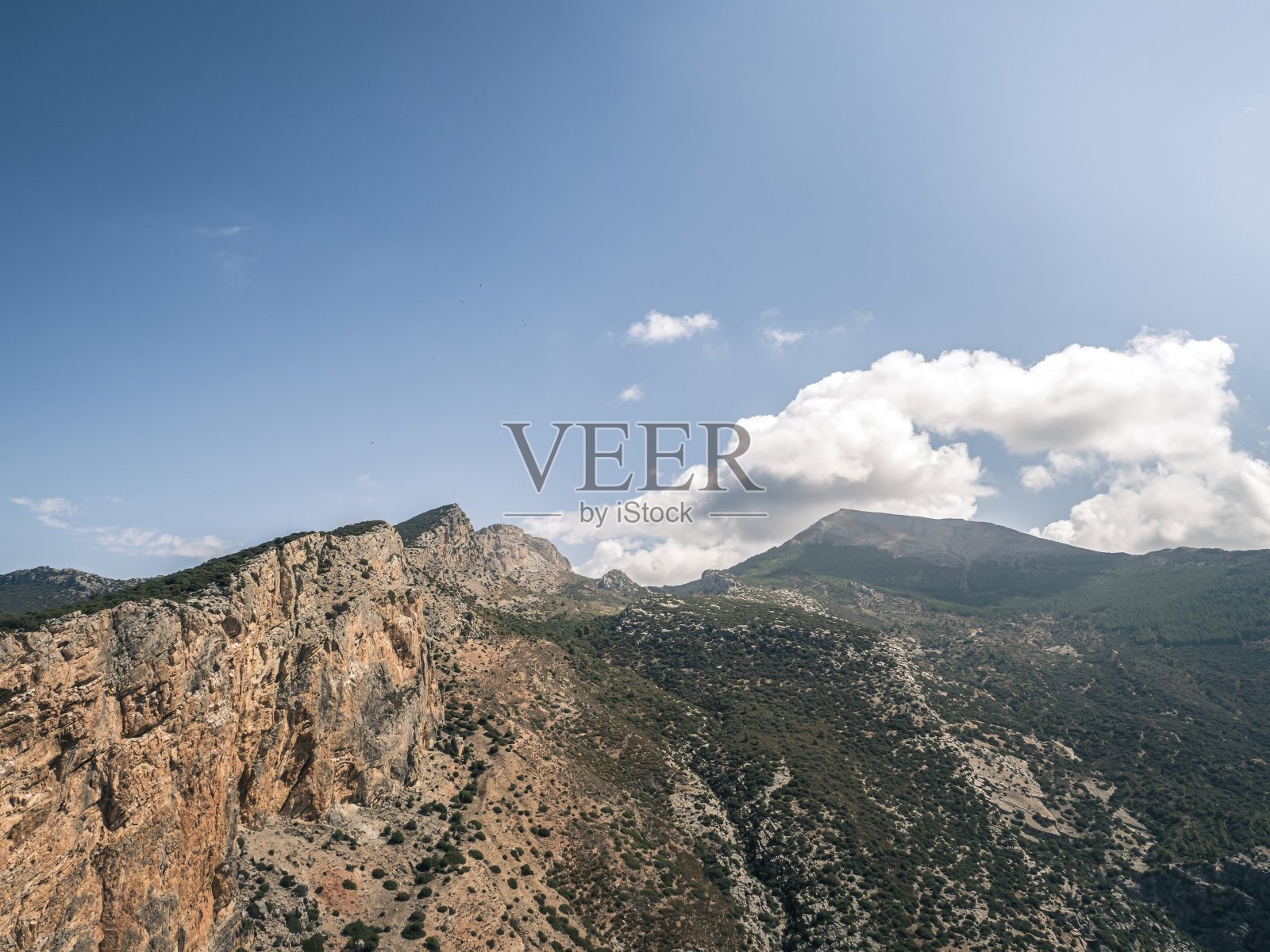 从西班牙安达卢西亚的Mirador de Las Buitreras观景台俯瞰Cerro de la Higuera国家公园照片摄影图片