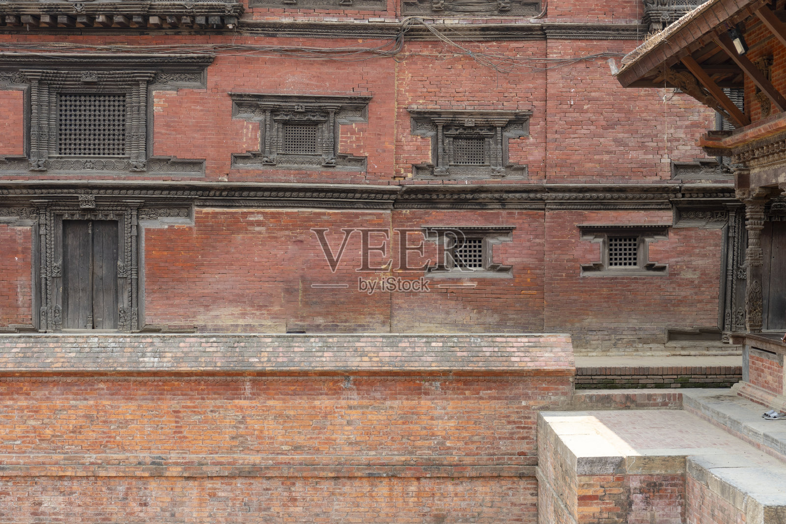 尼泊尔加德满都的红墙照片摄影图片