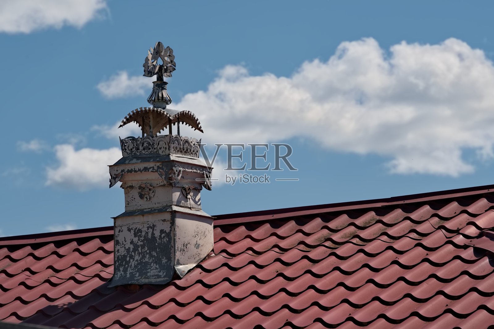 屋顶上的开口管道照片摄影图片