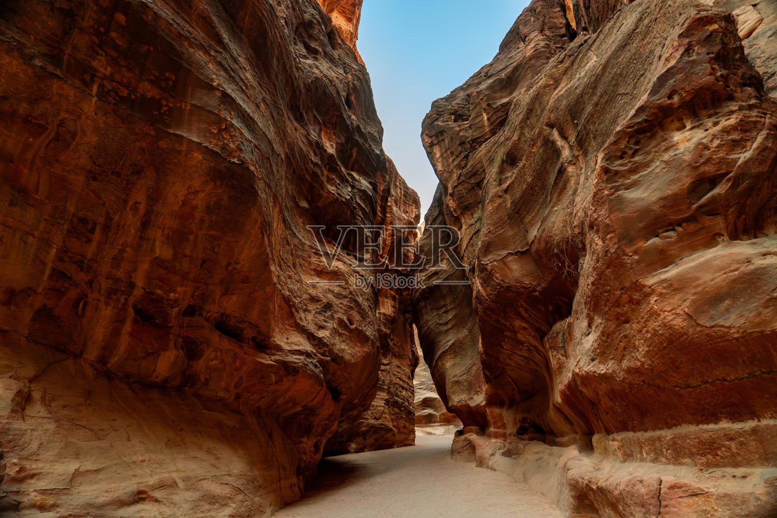 佩特拉狭窄的Siq峡谷小径照片摄影图片