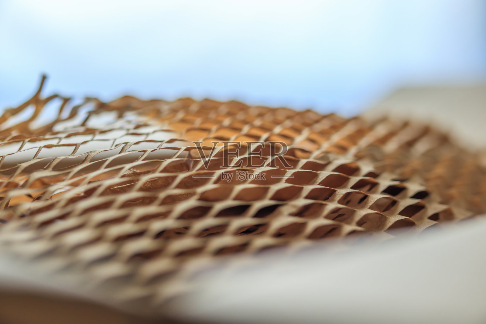 环保牛皮纸蜂窝包产品包装包裹纸箱照片摄影图片