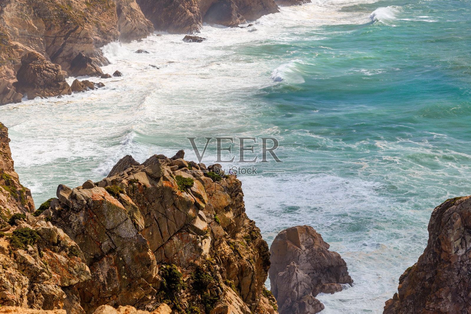 欧洲最西端——葡萄牙罗卡角，大西洋令人惊叹的自然景观鸟瞰图照片摄影图片