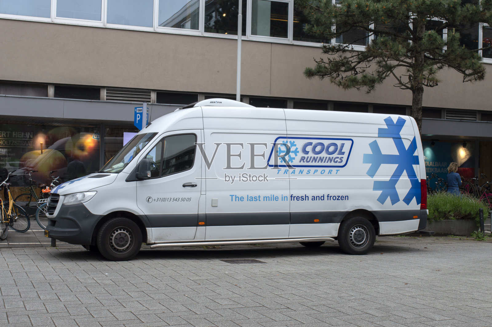 凉爽的运行运输货车在阿姆斯特丹荷兰16-5-2024照片摄影图片