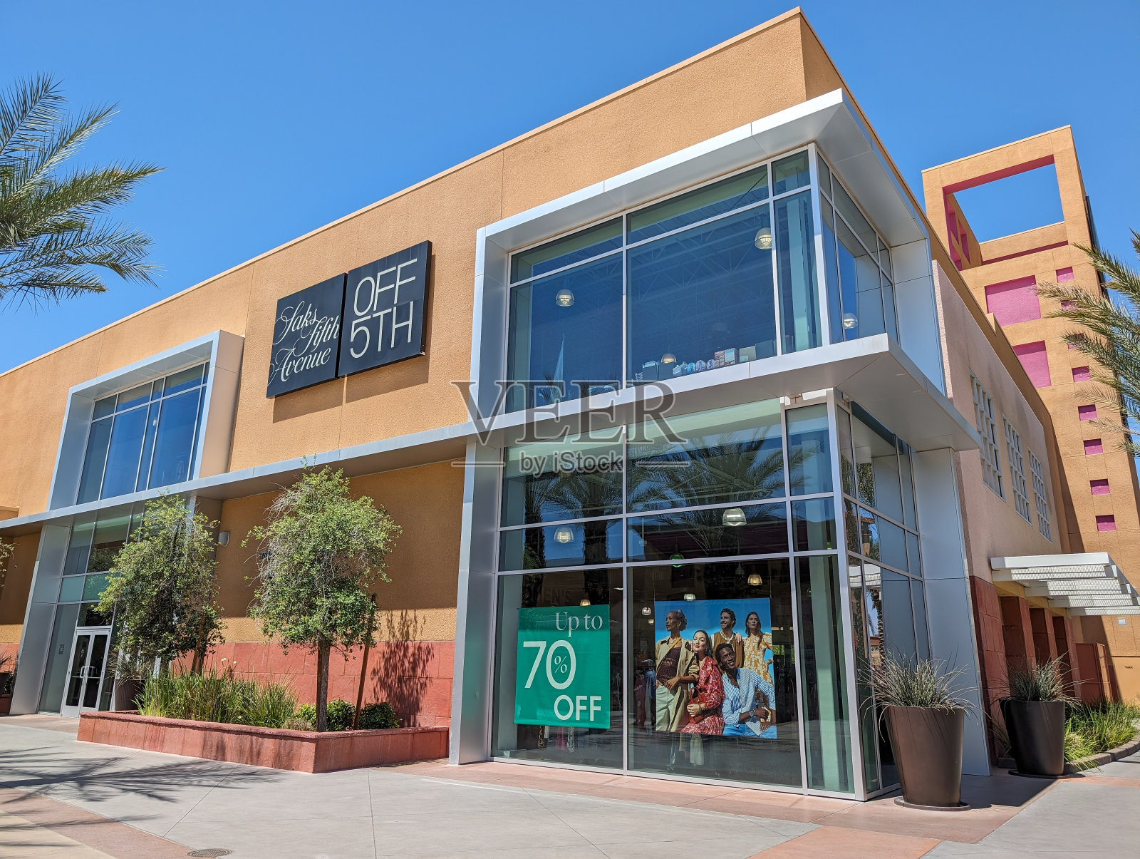 拉斯维加斯北部高级奥特莱斯的Saks OFF FIFTH照片摄影图片
