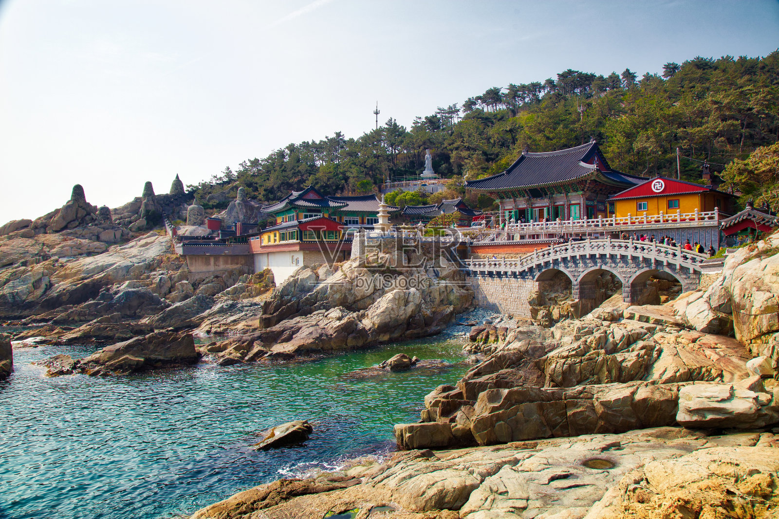 韩国釜山的海边寺庙照片摄影图片