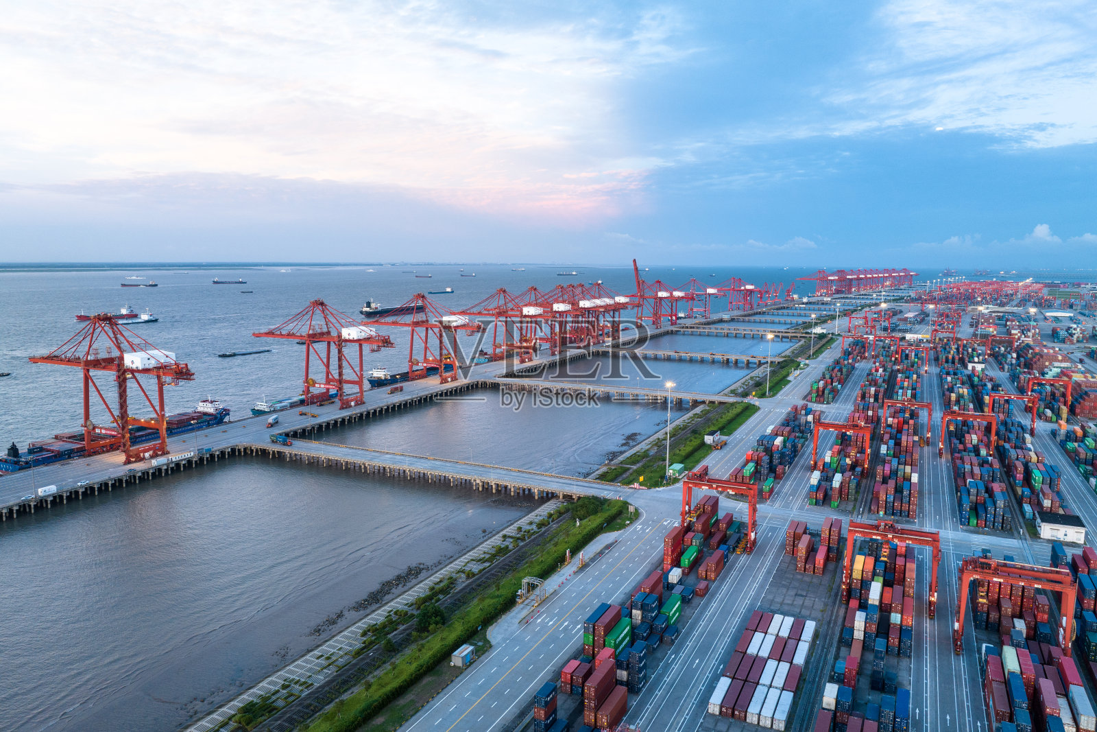 航拍港口码头照片摄影图片