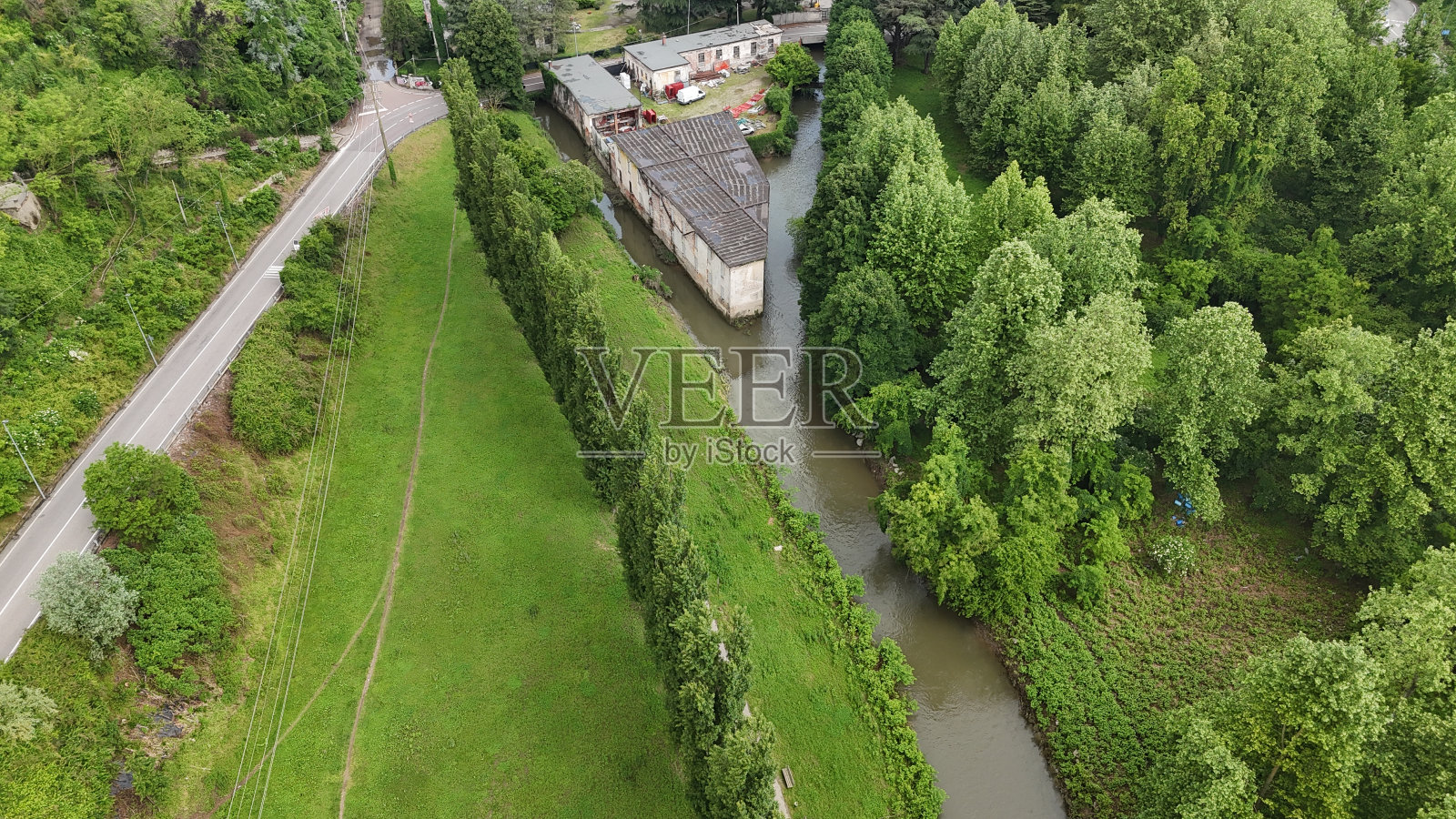 有无人机的乡村道路照片摄影图片