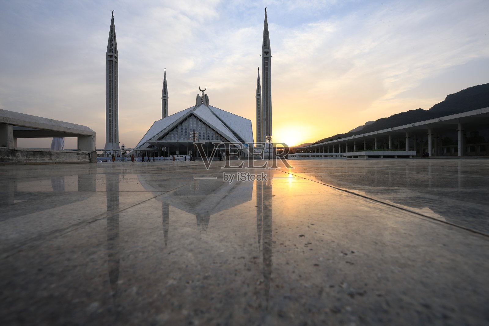 费萨尔清真寺:巴基斯坦伊斯兰堡的现代伊斯兰建筑奇迹照片摄影图片