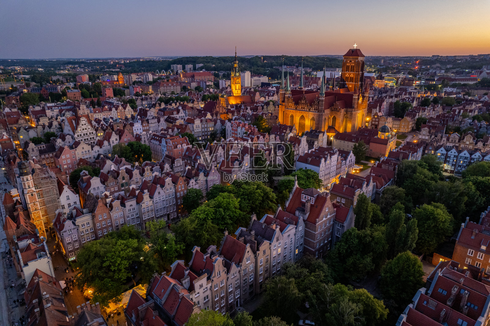 波兰格但斯克老城的夏日夜景照片摄影图片