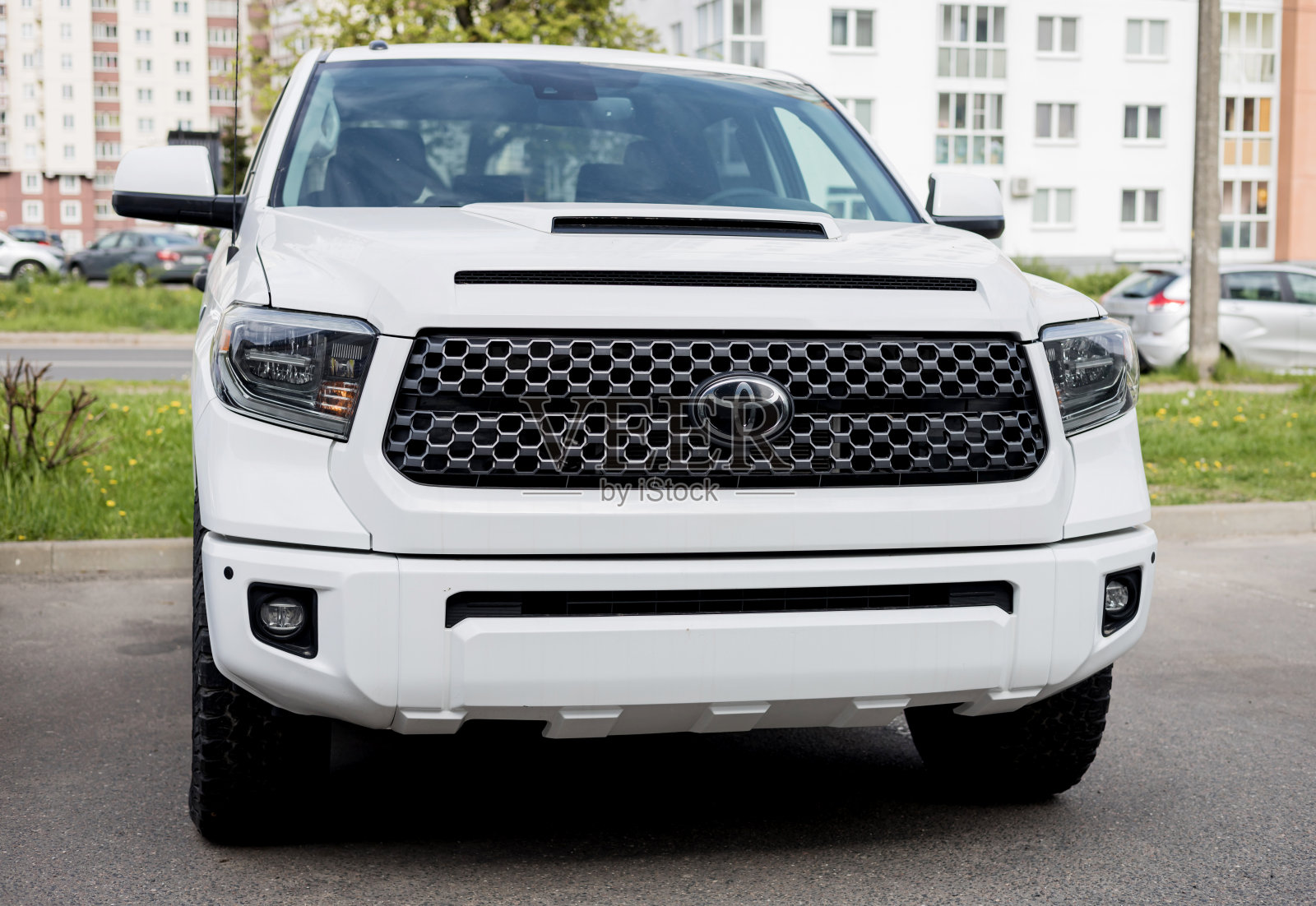 白色丰田苔原照片摄影图片