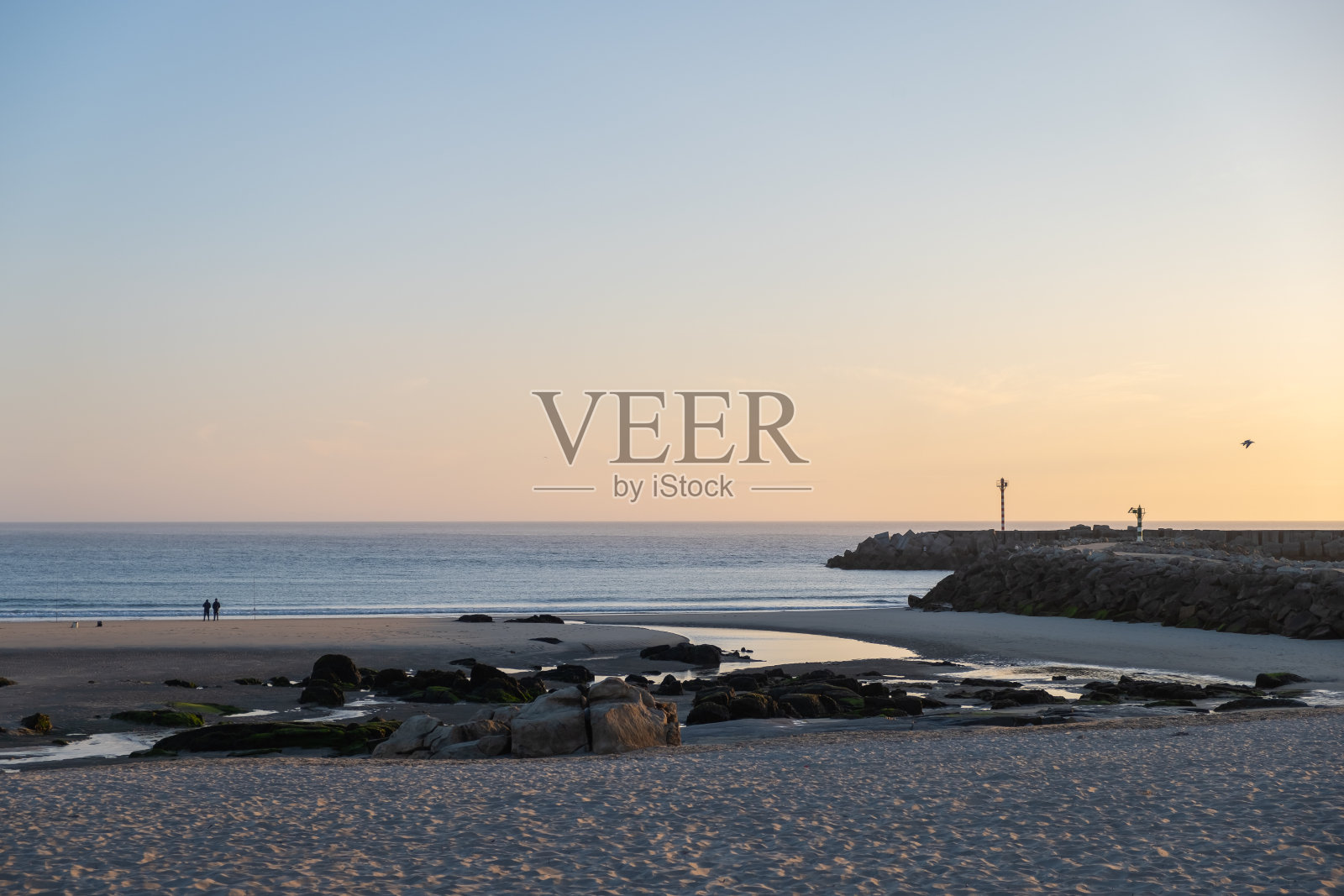 傍晚的维拉普拉亚德安科拉海滩景色。卡明尼亚议会，维亚纳城堡区。葡萄牙照片摄影图片