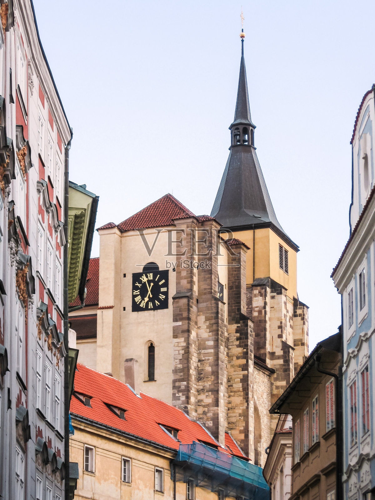 位于捷克共和国布拉格老城区的圣吉尔斯教堂照片摄影图片