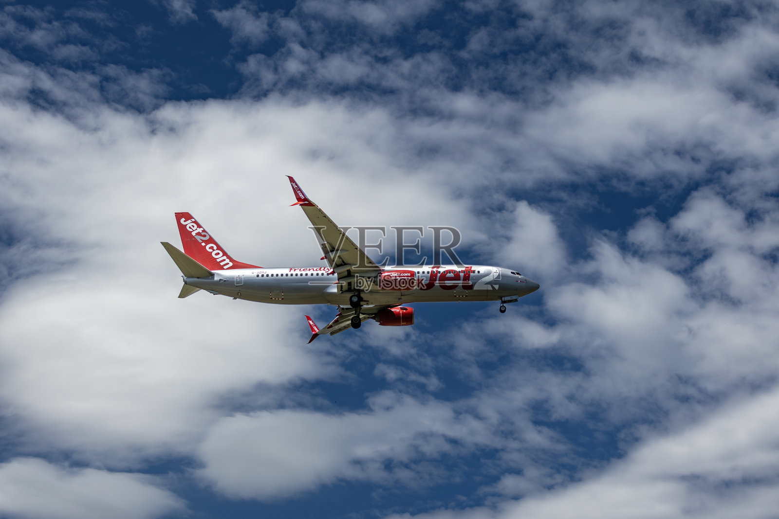 英国航空公司2号喷气式飞机正与一架波音737接近布尔加斯机场照片摄影图片