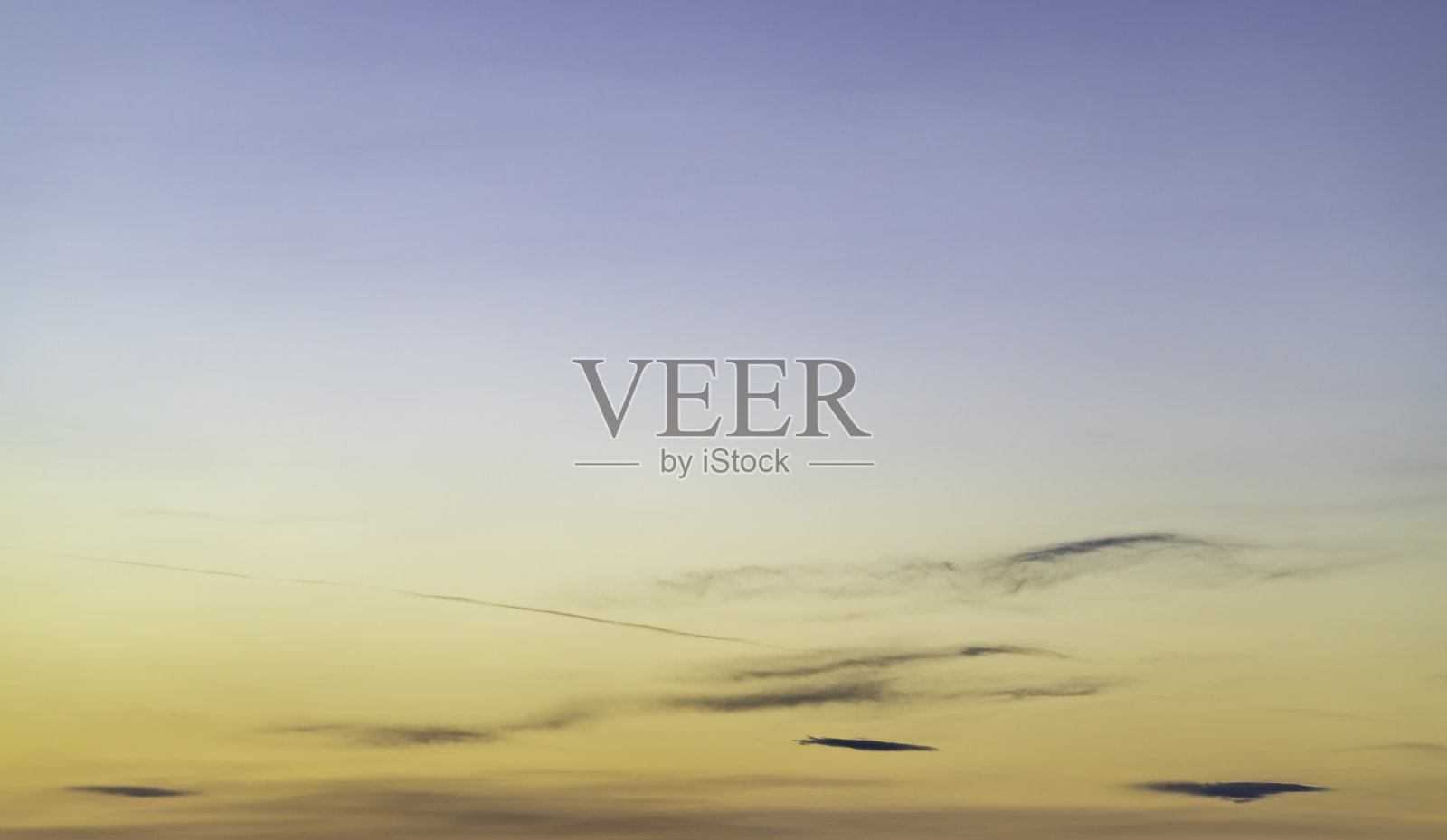 日出时美丽的天空和云彩照片摄影图片