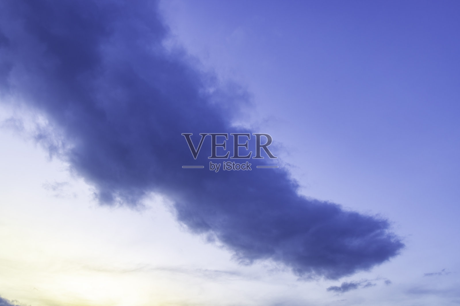 美丽的天空和黄昏时的云彩照片摄影图片