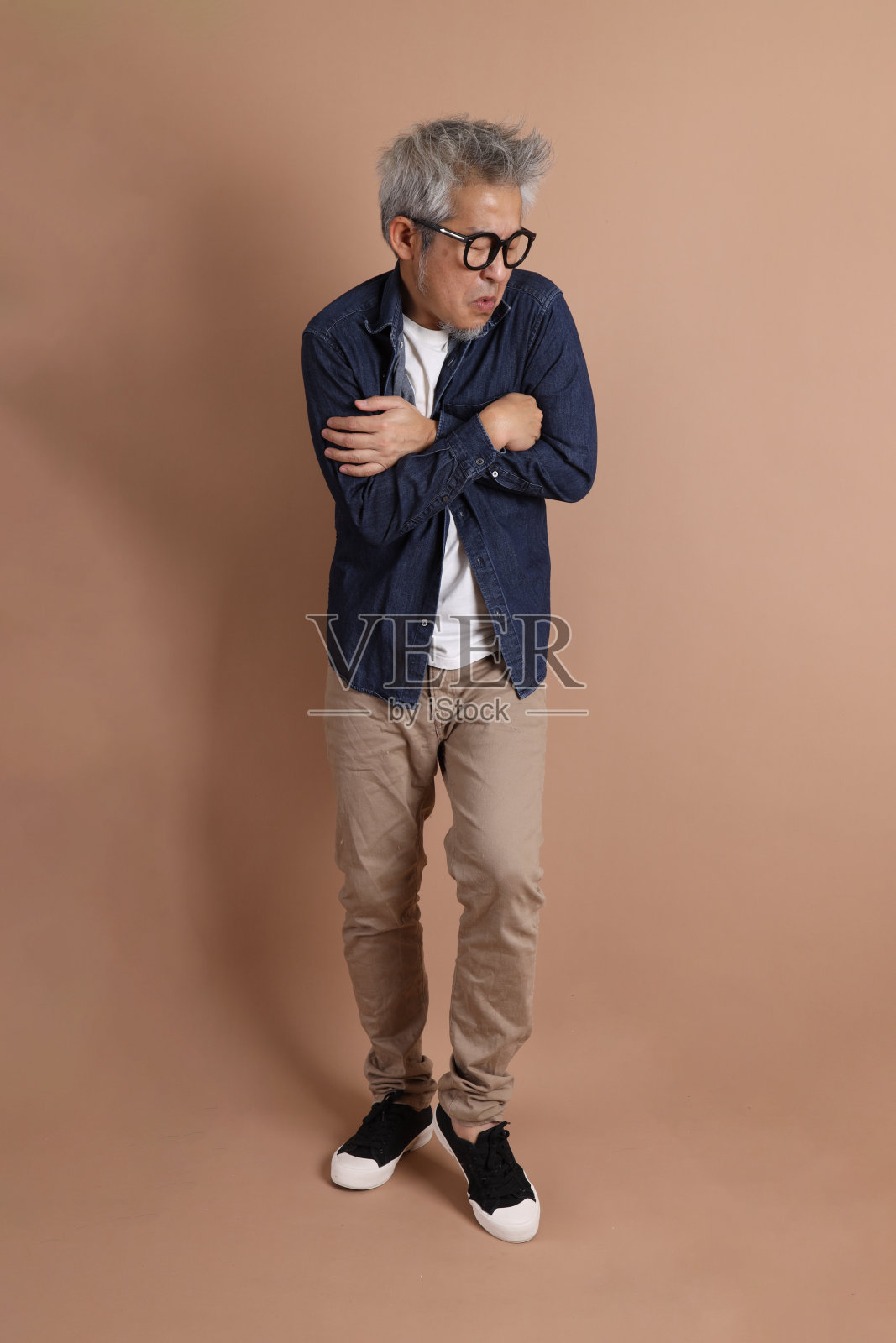 亚洲精力充沛的老人照片摄影图片