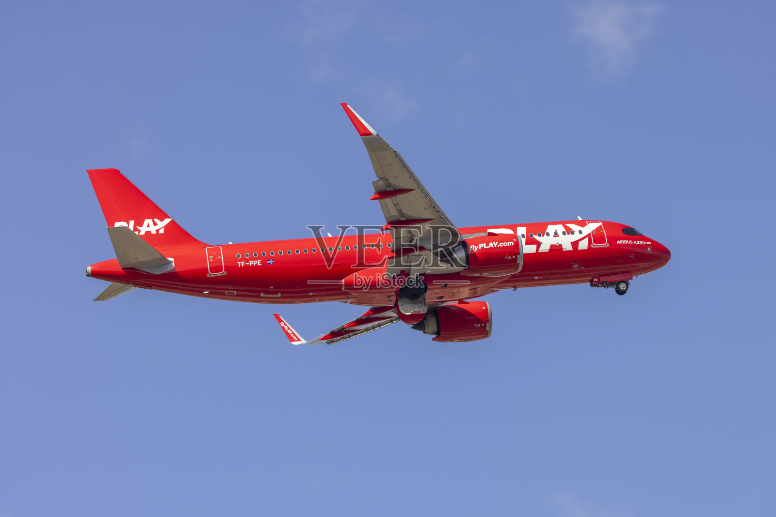 所有红色A320起飞后爬升照片摄影图片