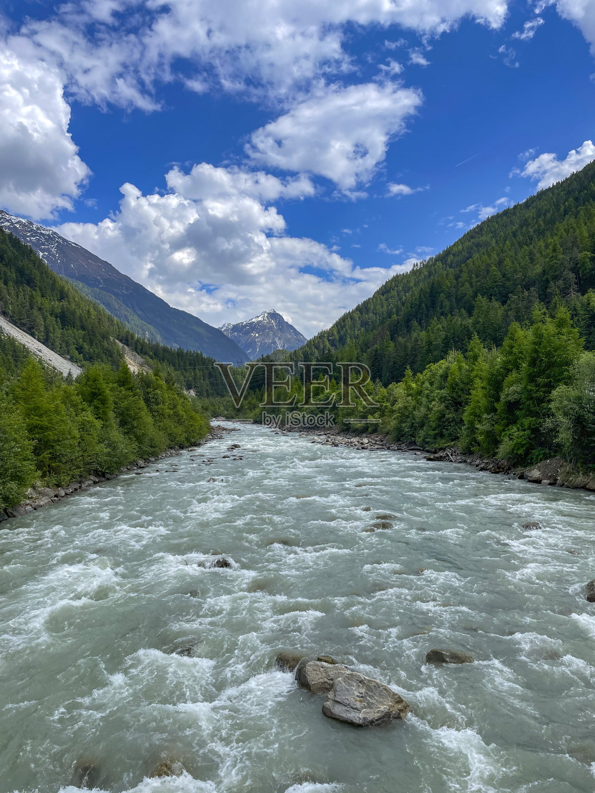 Ötztaler春天在蒂罗尔Ötztal的阿切河照片摄影图片