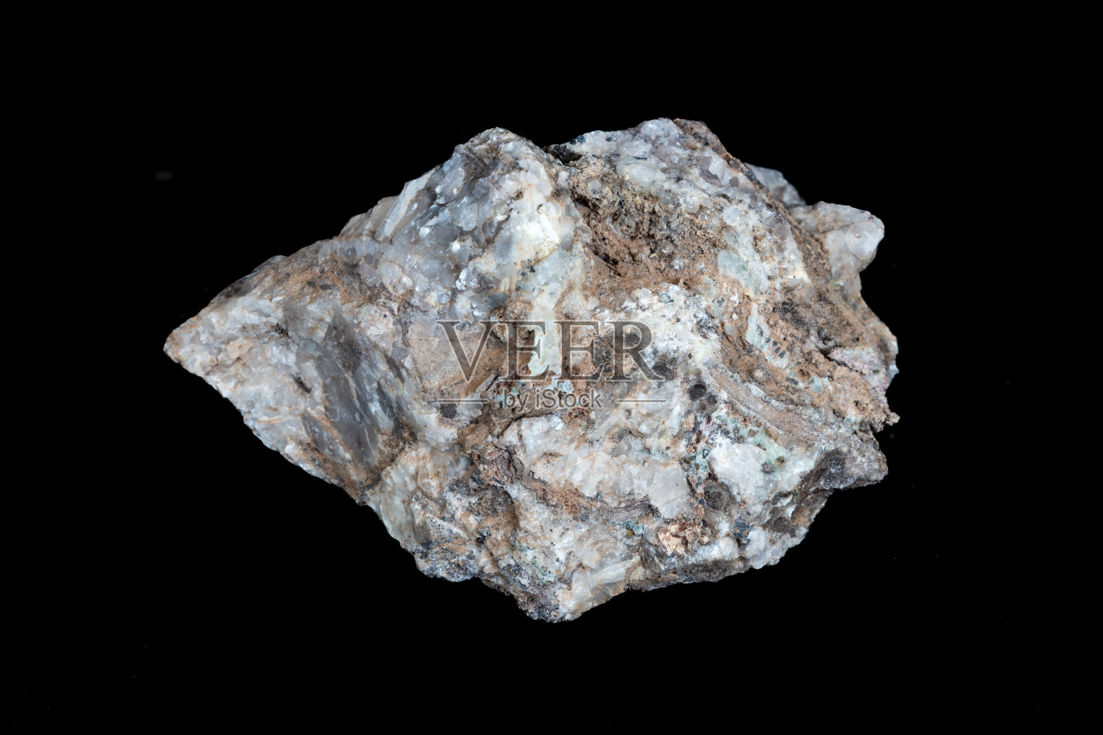 矿物样品，不同颜色，黑色背景。文石，方解石，萤石，钙钛矿。照片摄影图片