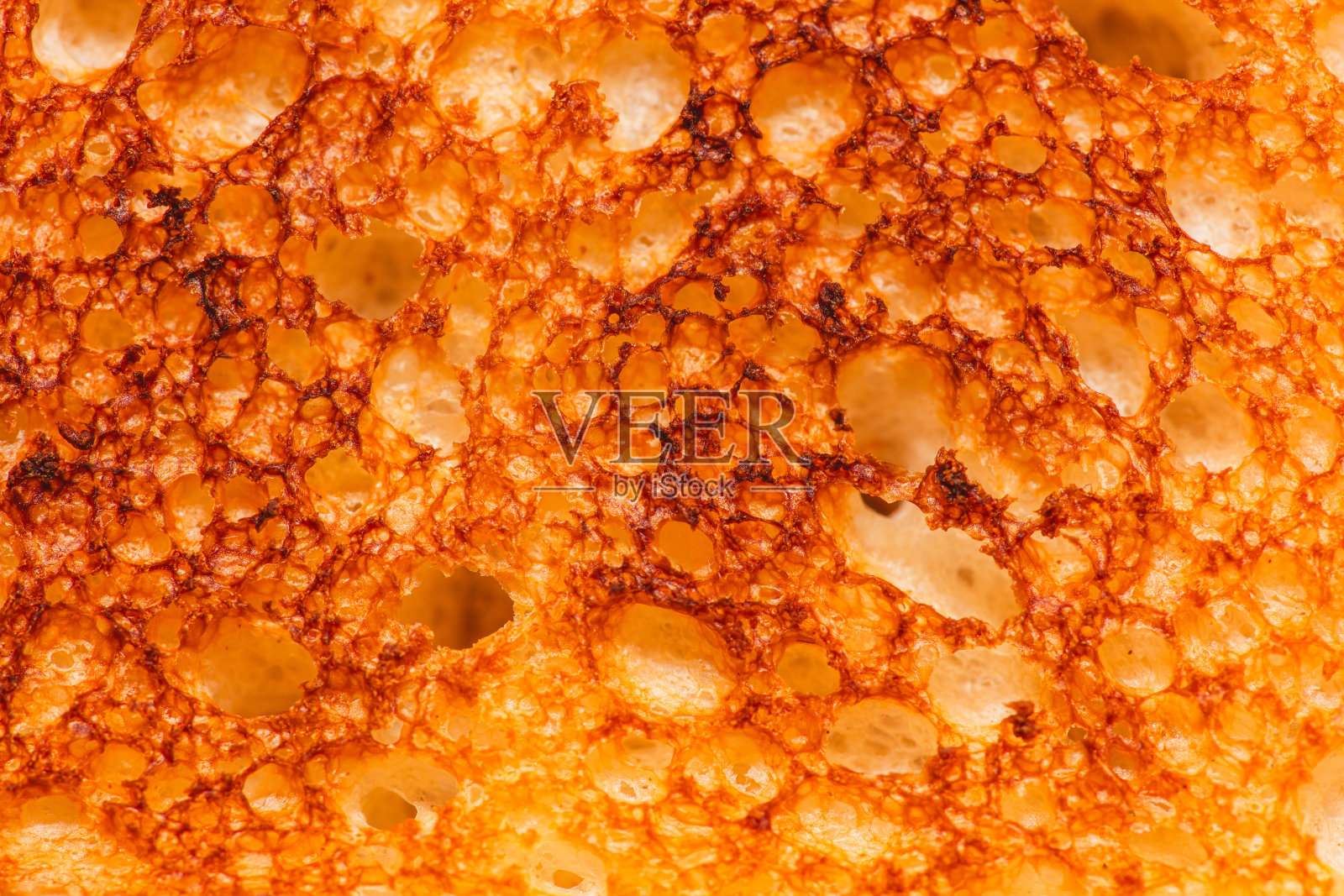 在烤面包机里煎的面包作为抽象背景。宏照片摄影图片