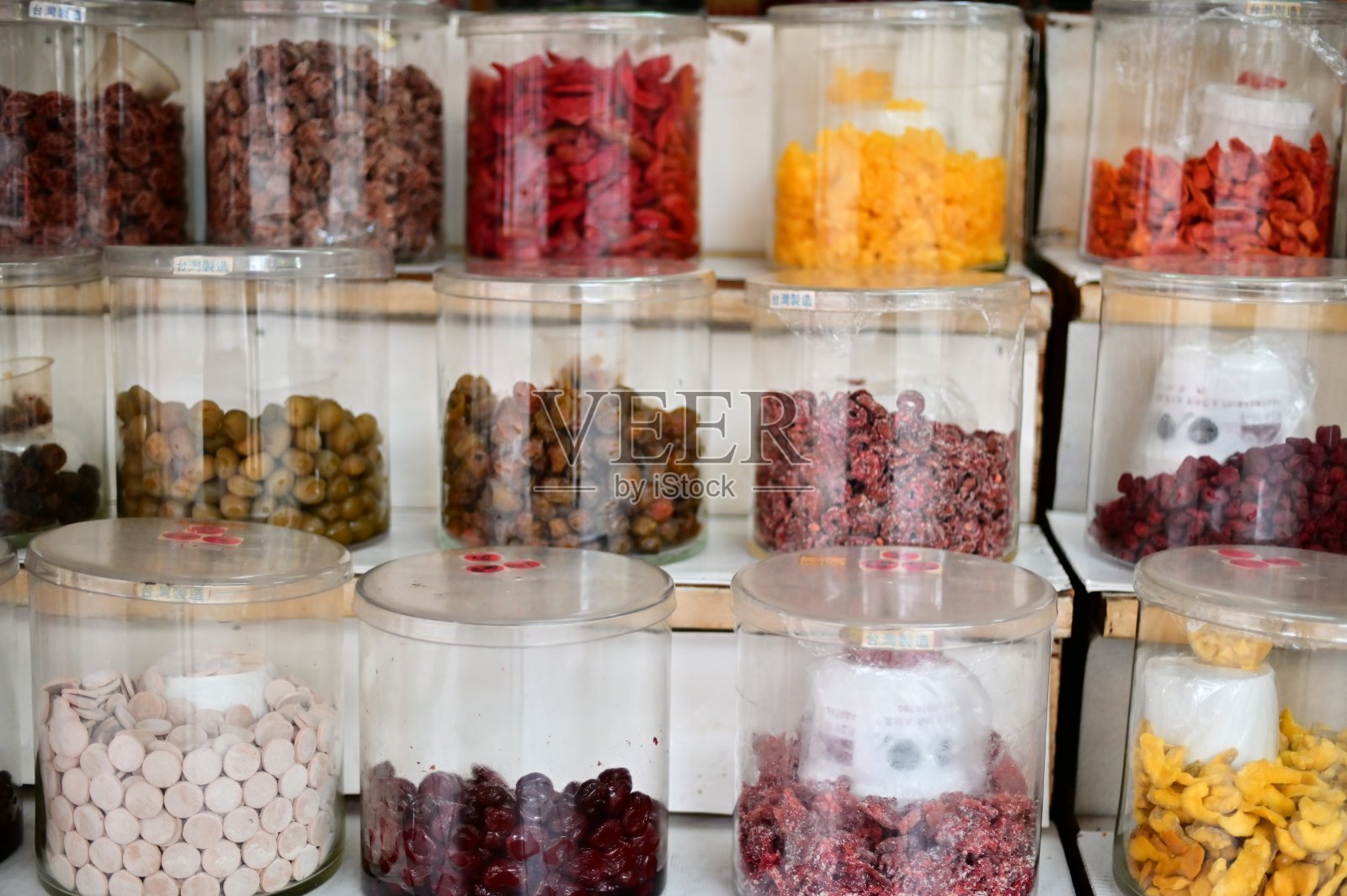 酸甜怀旧:台湾糖果店的腌点心照片摄影图片