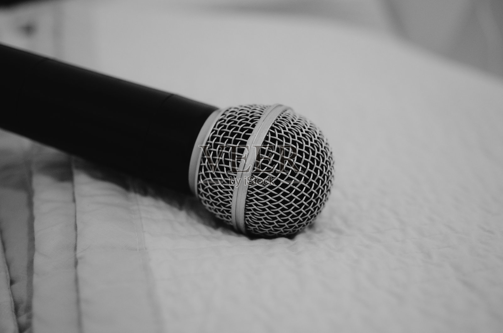 旧麦克风特写照片摄影图片