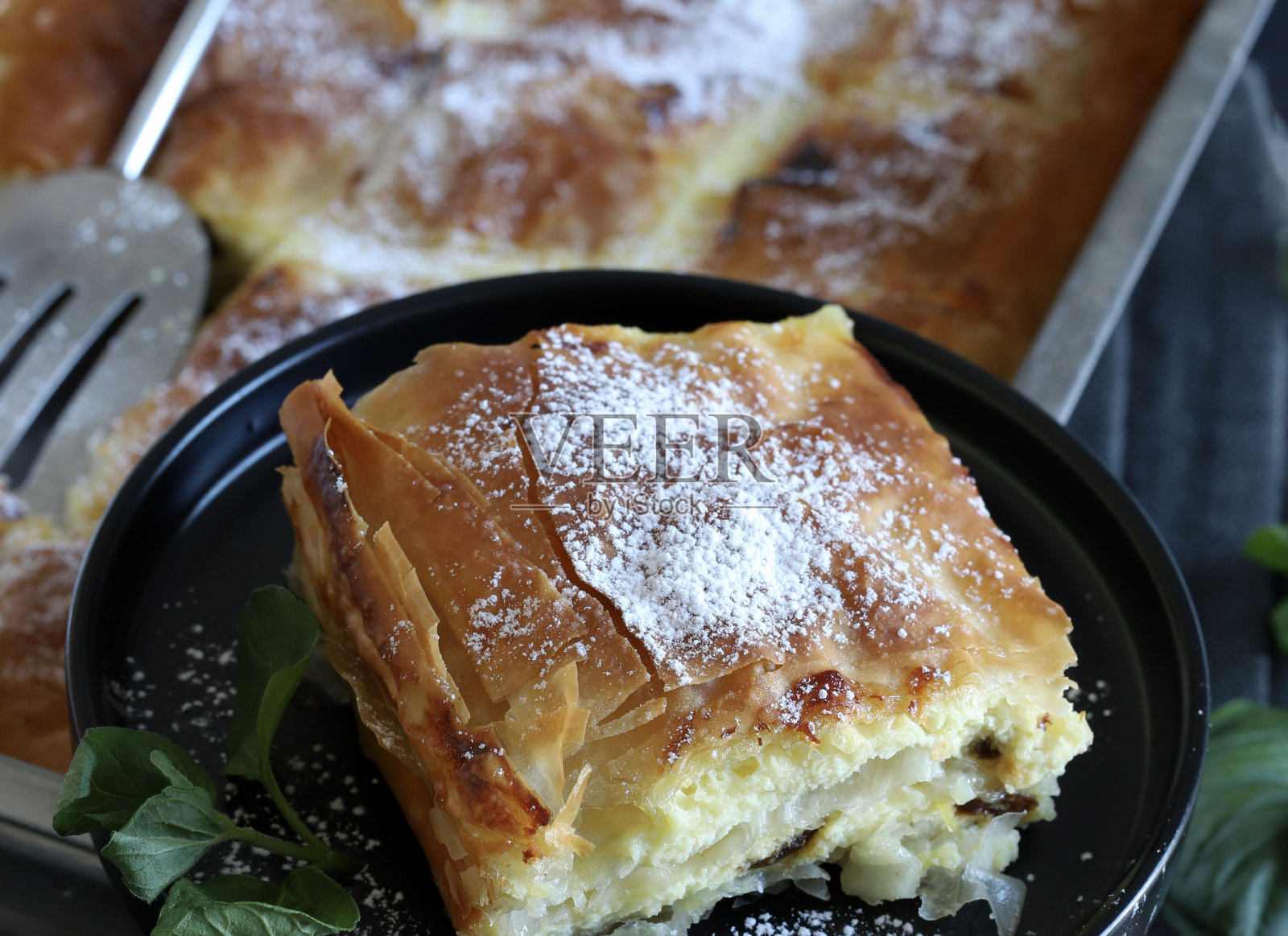 传统的希腊Bougatsa。照片摄影图片