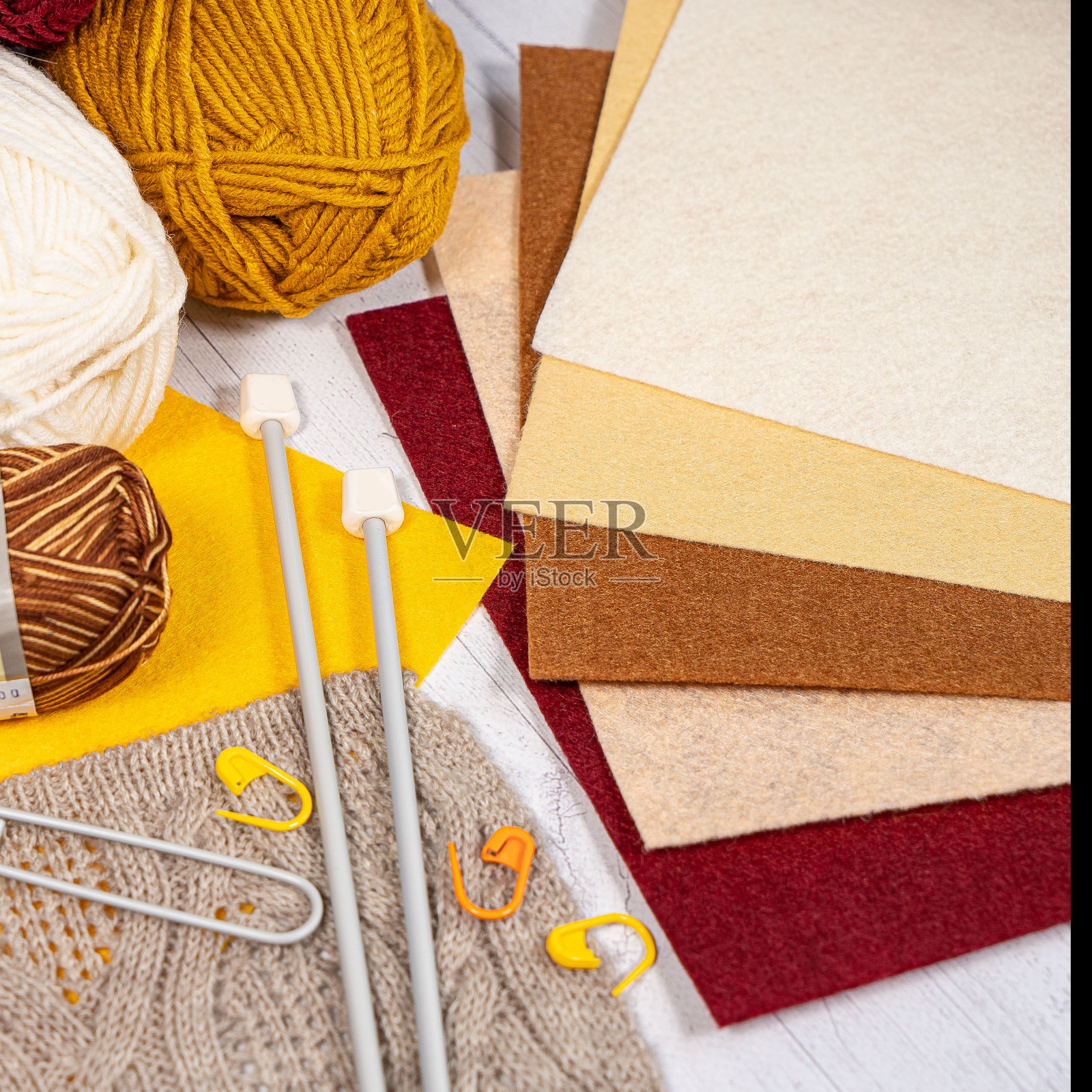 成卷的线。彩色线轴用于刺绣、编织等业余爱好配件的创意。照片摄影图片