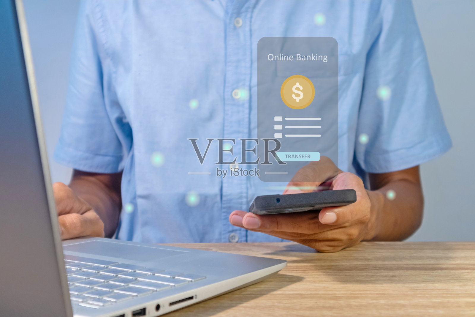 一名男子使用智能手机访问网上移动银行。资金转移或支付交易的概念。照片摄影图片