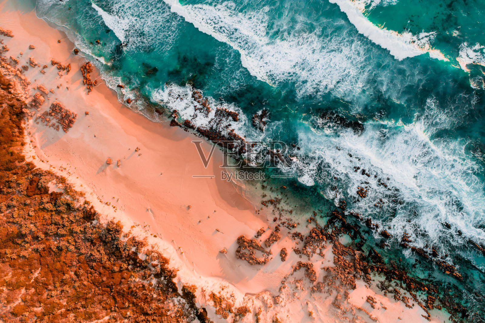 红色岩石悬崖海岸线对绿松石海浪珊瑚礁西澳大利亚照片摄影图片