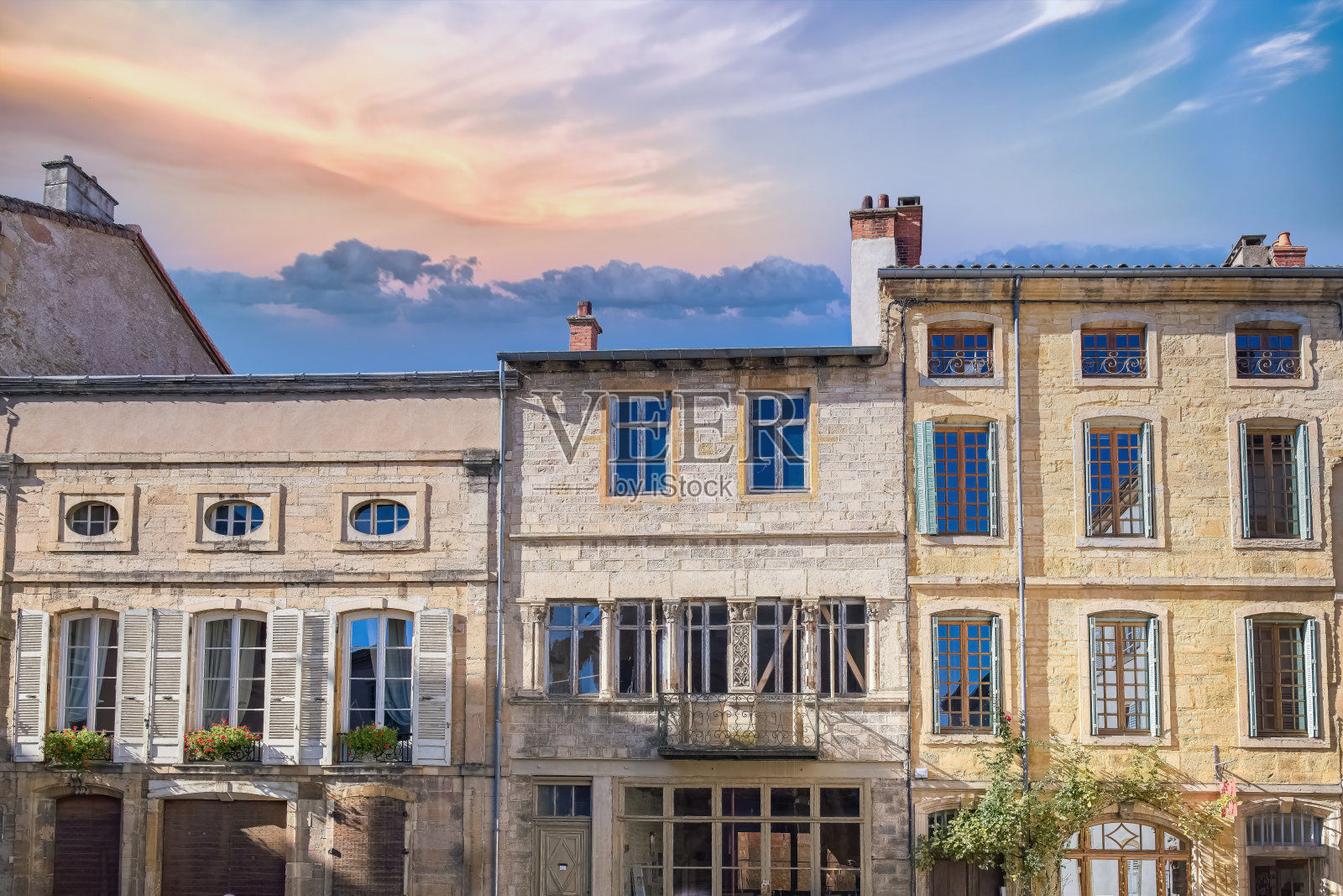 法国的克吕尼，一条小街道照片摄影图片