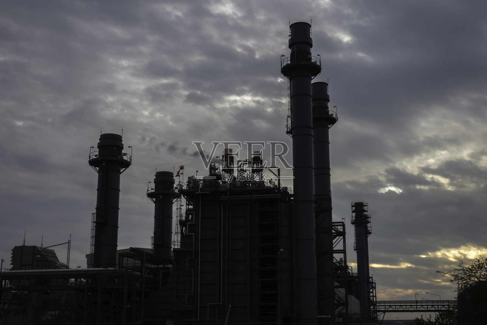 燃气轮机发电厂黄昏-工厂-石化厂照片摄影图片