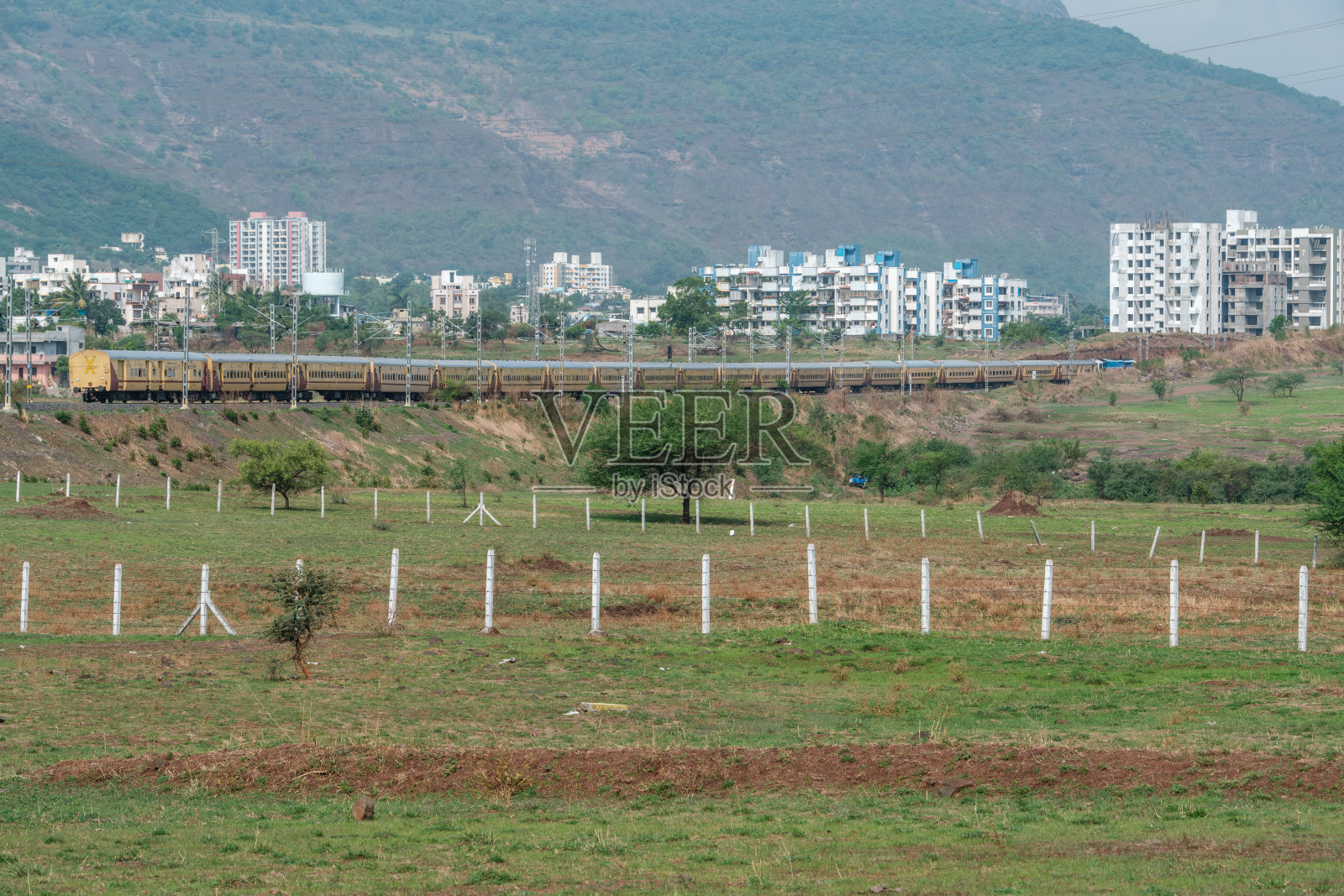 印度客运列车照片摄影图片