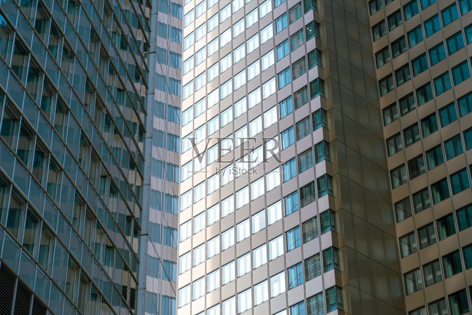 仰望金融区的摩天大楼照片摄影图片