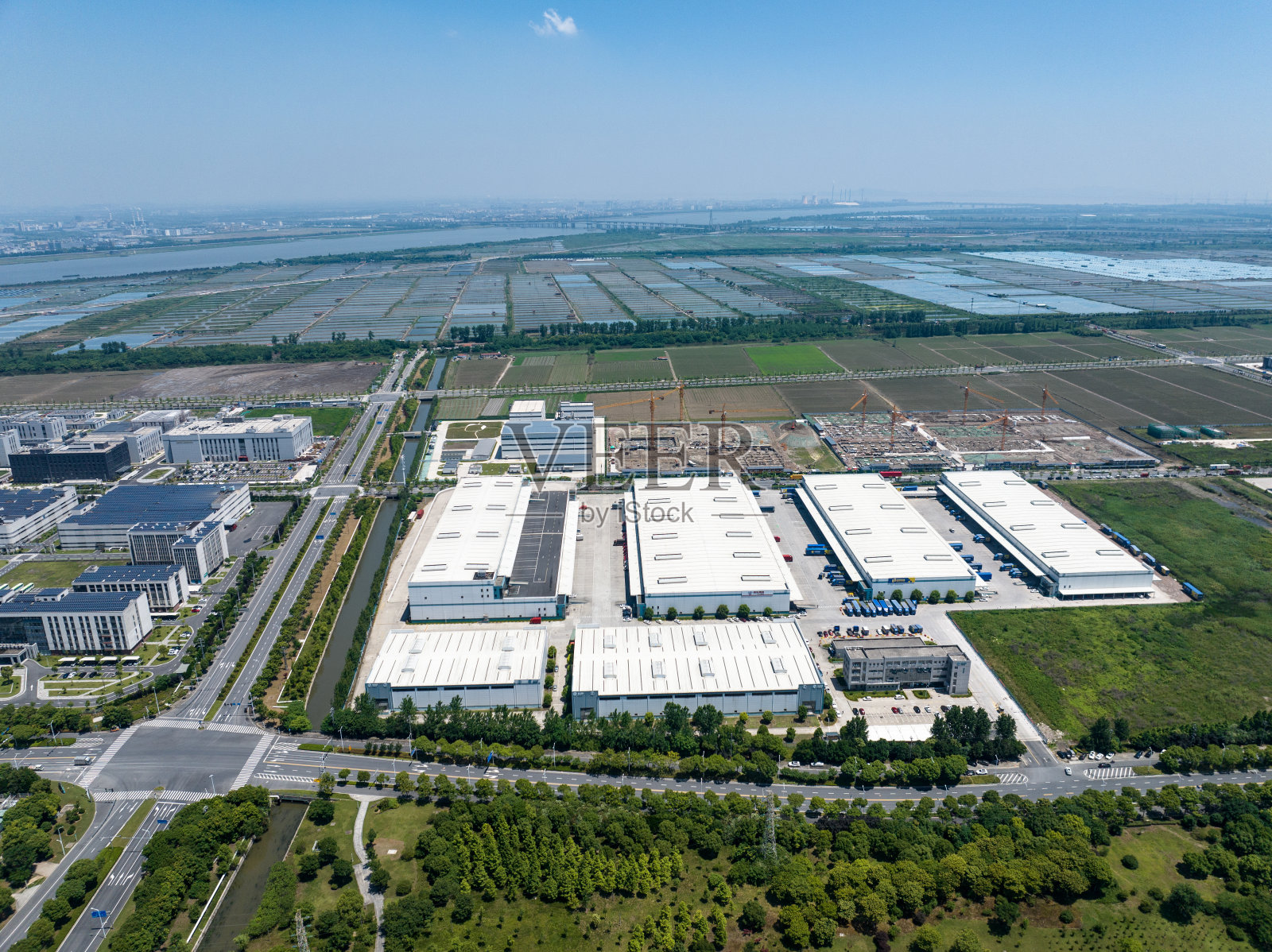 物流仓库俯瞰照片摄影图片