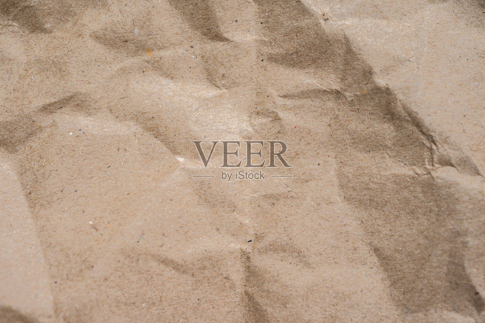 全帧拍摄的棕色皱信封纹理和背景。照片摄影图片