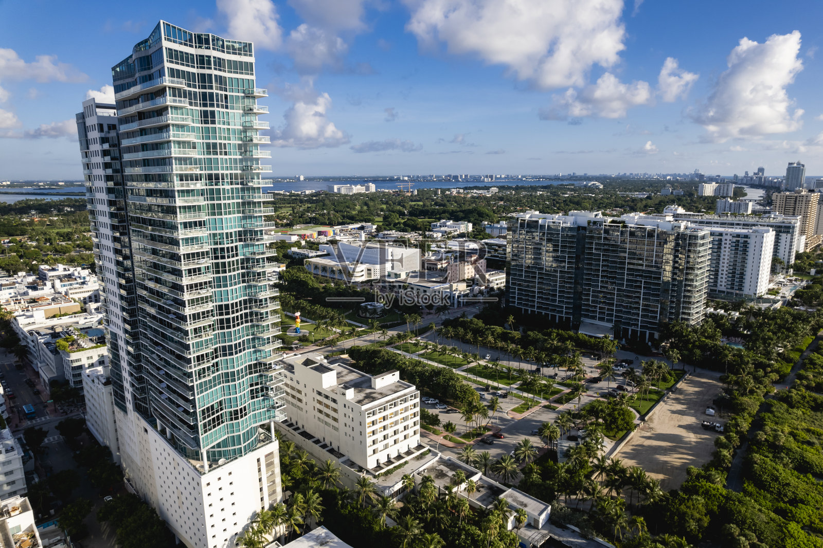 迈阿密海滩，佛罗里达州，美国——南海滩附近的塞泰酒店和其他酒店的鸟瞰图照片摄影图片
